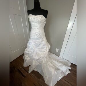 Moonlight Bridal 8 Elegant White Strapless Wedding Dress Gown Beaded Train